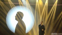 Aksi Memukau Tulus di Festival LIKE 2
