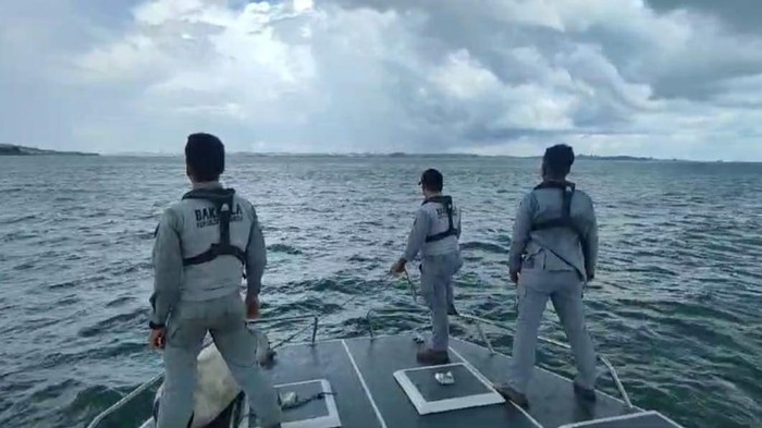 Badan Keamanan Laut (Bakamla) yang tergabung dalam tim SAR gabungan berhasil menemukan nelayan yang tenggelam di perairan Pulau Putri Nongsa, Batam. (dok istimewa).