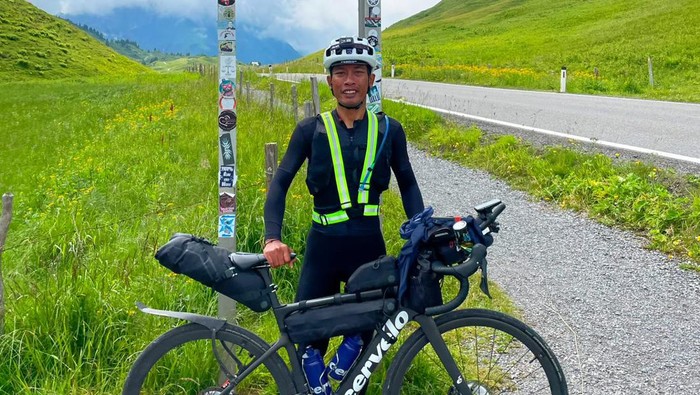 Prestasi baru saja dicatatkan pesepeda ultra Bambang Anggoro Jati baru saja mencatatkan diri sebagai orang Indonesia pertama yang melintasi garis finis The Transcontinental Race No.10 di Istanbul.