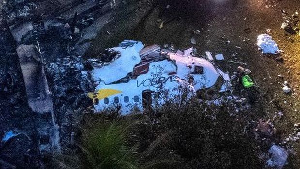 Aerial view of the wreckage of an airplane that crashed with 61 people on board in Vinhedo, Sao Paulo State, Brazil, on August 9, 2024. An airplane carrying 57 passengers and four crew crashed on August 9 in Brazil's Sao Paulo state, killing everyone on board, local officials said. The aircraft, a French-made ATR 72-500 operated by the airline Voepass, was travelling from Cascavel in southern Parana state to Sao Paulo's Guarulhos international airport when it crashed in the city of Vinhedo. (Photo by MIGUEL SCHINCARIOL / AFP)