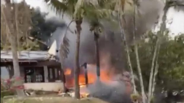 Cuplikan bingkai dari video ini menunjukkan kebakaran yang berasal dari sebuah pesawat yang menabrak sebuah rumah di Vinhedo, negara bagian Sao Paulo, Brasil, Jumat, 9 Agustus 2024. (Felipe Magalhaes Filho via AP)
