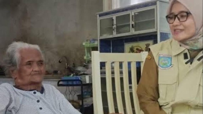 Dinkes Tangsel Cek Kepemilikan KIS-BPJS bagi Lansia (dok.ist)