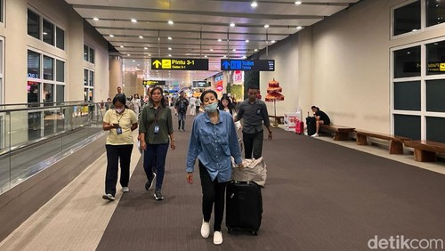 Dua perempuan AS dideportasi Rudenim Denpasar pada 8 Agustus 2024 seusai mencoba kabur dan melawan petugas. (Dok. Rudenim Denpasar)