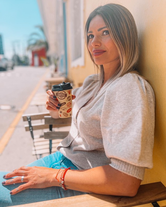 Meski jadi istri orang terkenal, Faloon tidak ragu untuk membuka akun OnlyFans yang dianggap kontroversial. OnlyFans sendiri dikenal sebagai platform di mana banyak kreator berbagi konten seksi. Foto: Instagram Faloon Larraguibel