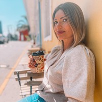 Meski jadi istri orang terkenal, Faloon tidak ragu untuk membuka akun OnlyFans yang dianggap kontroversial. OnlyFans sendiri dikenal sebagai platform di mana banyak kreator berbagi konten seksi. Foto: Instagram Faloon Larraguibel