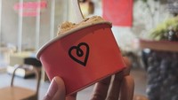 ‘Ice Cream Therapy’ tulis keterangan dalam salah satu unggahan Geofanny di Instagram. Kali ini ia pergi makan gelato di gerai Lickbait Gelato Bar yang ada di Canggu, Bali. Kira-kira Geo pesan rasa apa ya? Foto: Instagram @geofannytambunan