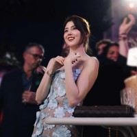 Penampilan Han So Hee sontak ramai menjadi perbincangan di media sosial. Terlebih bintang drama Korea Gyeongseong Creature itu tampil cantik memesona. Foto: Instagram