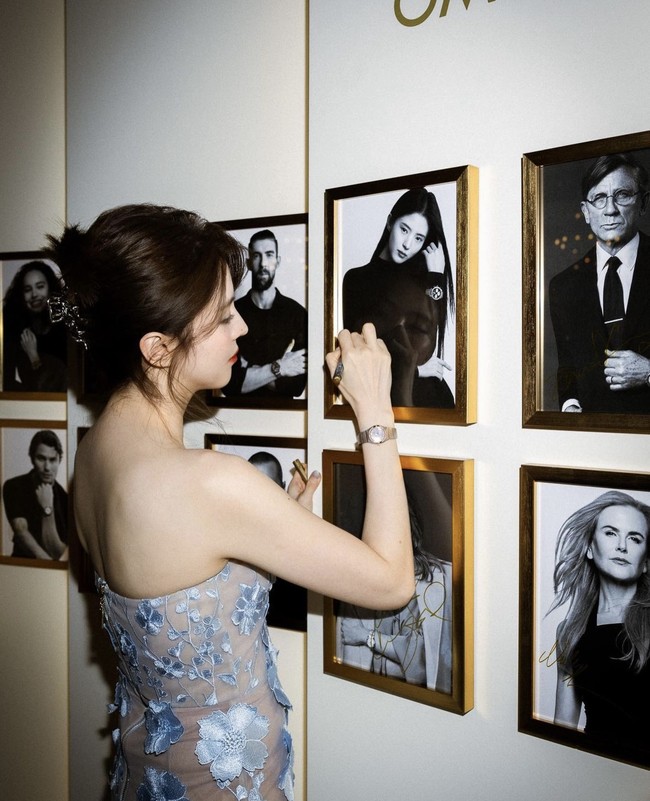 Tak sedikit penggemar menyandingkan penampilan Han So Hee dengan karakter Disney, ice princess Elsa dari film Frozen. Foto: Instagram