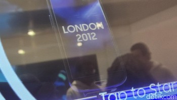 Samsung Galaxy S3 menjadi HP resmi Olimpiade London 2014 Aktor Rowan Atkinson menggunakan HP ini mengambil dan membagikan foto selama Upacara Pembukaan, Foto: Adi Fida Rahman/detikINET