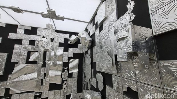 Instalasi karya Ramadhan Arif Fatkhur (32) berjudul 'Adrenaline of Avantgarde' di ARTJOG, Sabtu (10/8/2024).