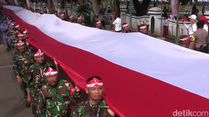 Kirab bendera Merah Putih di Subang