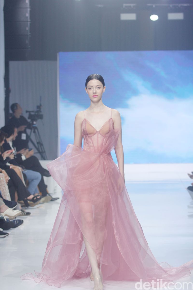 Koleksi Maisonmet 'Chromatic' 2024 Koleksi Maisonmet 'Chromatic' 2024