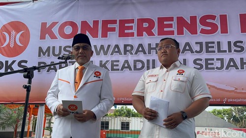 Konferensi pers Presiden PKS Ahmad Syaikhu di kantor DPP PKS, Jaksel (Ondang/detikcom).