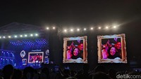 Konser Sehila On 7 di Makassar sempat dibuat riuh saat momen menampilkan gambar kemesraan penonton yang hadir. Foto: (Rasmilawanti Rustam/detikSulsel)