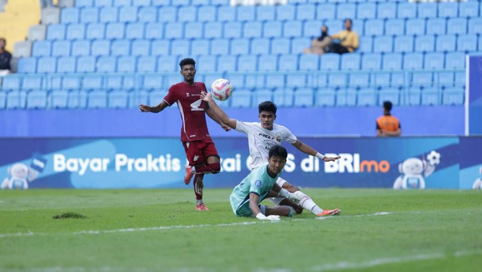 Laga PSM Makassar vs Persis Solo, Sabtu (10/8/2024).