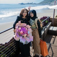 Potret manis keduanya di Los Angeles pada Oktober 2023. Kala itu, Shandy tengah berulang tahun dan Maharani khusus terbang ke Amerika Serikat demi memberikan kado untuk Shandy. Foto: dok. Instagram @shandypurnamasari