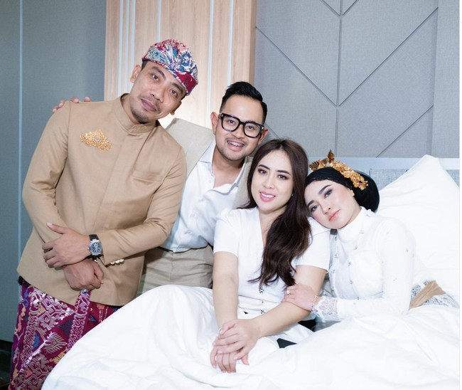 Momen saat Maharani Kemala sakit pada Juli 2023. Keduanya masih terlihat kompak bersama. Dalam surat pernyataannya tersebut, Maharani meminta kelonggaran untuk perubahan nama MS Glow Aesthetic Clinic di tujuh cabang yang berada di bawah manajemennya hingga akhir tahun ini.  Foto: dok. Instagram @shandypurnamasari