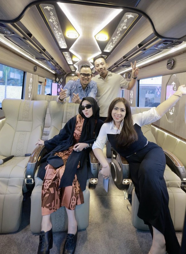 Duo pendiri merek kosmetik MS Glow Maharani Maharani Kemala Dewi dan Shandy Purnamasari dikabarkan pecah kongsi. Kabar tersebut dibenarkan oleh Maharani. Foto: dok. Instagram @shandypurnamasari