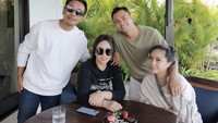 Selain Ivan Gunawan, Maharani Kemala dan sang suami juga dekat dengan Raffi Ahmad dan Nagita Slavina. Ini momennya saat Maharani diberi kejutan kue ulang tahun. Foto: Instagram @maharanikemala