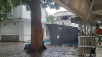 Dari penuturan sesepuh masjid, Nur Alim mengatakan awal adanya masjid ini hanya bangunan utama yang berada di tengah atau dahulu masih berupa langgar dan kini bangunan di area masjid ini terdiri dari teras depan, ruangan Al quran berukuran besar 2 meter x 1 meter yang berlapiskan kayu, dan bangunan perahu.