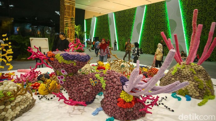 Pameran instalasi kehidupan bawah laut meramaikan Festival LIKE 2 di JCC, Jakarta. Yuk lihat.