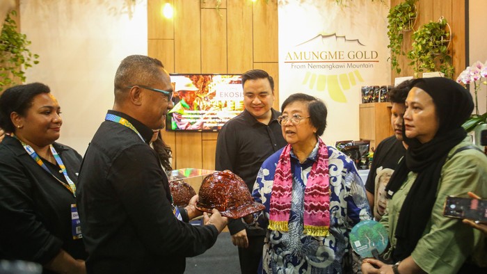 Menteri LHK kunjungi booth Freeport