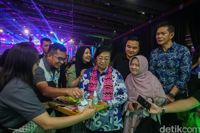 Menteri LHK Siti Nurbaya Kunjungi Booth Berau Coal di Festival LIKE 2