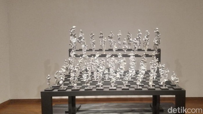 Merawat Ingatan Masa Lalu di Pameran Patung Galeri Nasional Indonesia Gedung Galeri Nasional Indonesia kini tengah menghelat karya-karya dari dua seniman, Dolorosa Sinaga dan Budi Santoso. Yuk lihat.