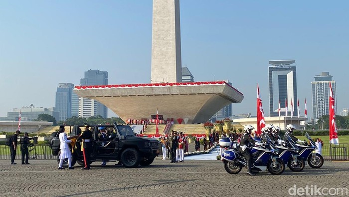 Gapura Monas Melepas Kirab Bendera Pusaka yang Akan Diarak ke Halim dan IKN