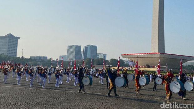 Pelepasan kirab duplikat bendera Pusaka dan teks proklamasi di Monas
