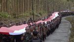 Bendera Merah Putih 79 Meter Membentang di Bukit Aslan