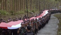 Pembetangan Bendera Merah Putih sepanjang 79 meter tersebut merupakan rangkaian memperingati HUT ke-79 Kemerdekaan RI.
