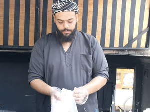 Pemuda Arab Jualan Kebab di Cirebon, Raih Omzet Rp 10 Juta Sehari
