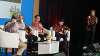 Sapto menjelaskan menjelaskan upaya-upaya PHM dalam menurunkan emisi. Misalnya sertifikasi green building hingga penggunaan solar panel di OFG Balikpapan Base Office.