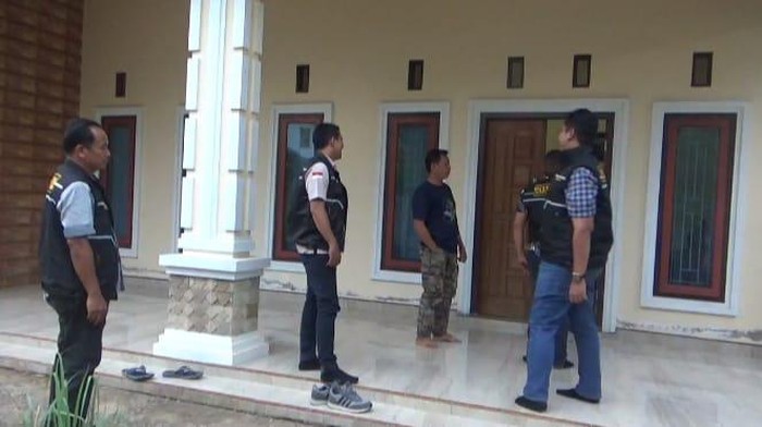 Polisi geledah rumah eks Ketua Koni Muaro Jambi, Fatahilah, usut dugaan korupsi dana hibah
