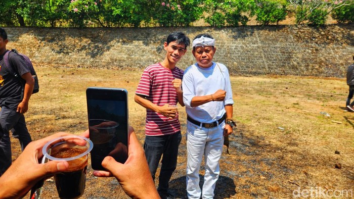 Pria mirip Dedi Mulyadi di Sukabumi.