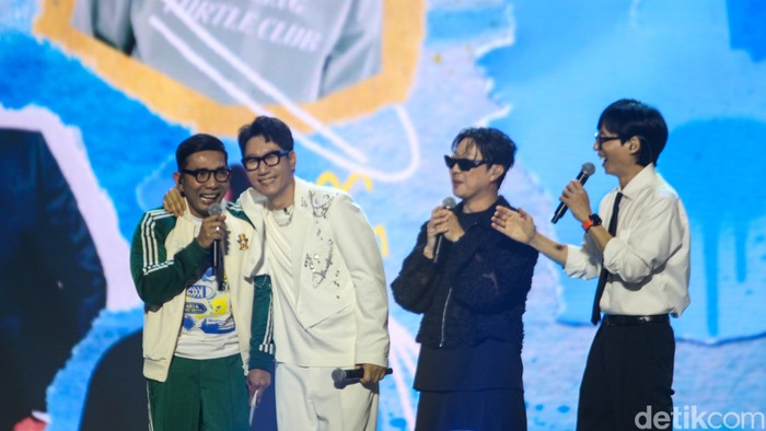 Akhirnya para member Running Man memboyong event RUN 2 U LIVE di Indonesia Arena, Jakarta, Sabtu (10/8/2024). Acara ini digelar oleh SBS, ACM, Pulp Live World, dan LMPE dan menghadirkan enam member Running Man: Yoo Jae Suk, Ji Suk Jin, Kim Jong Kook, Song Ji Hyo, HaHa, dan Yang Se Chan.