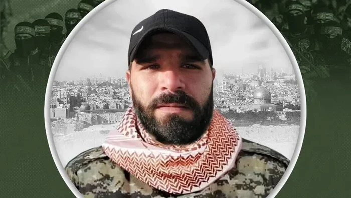 Sebuah poster yang dikeluarkan oleh Hamas menunjukkan komandan yang terbunuh Samer al-Hajj pada 9 Agustus 2024.