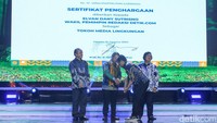 Seperti diketahui, pada hari ketiga Festival LIKE 2 KLHK ini turut digelar acara penganugerahan kepada mitra KLHK. Selain itu, acara ini juga akan diisi dengan penampilan dari penyanyi Tulus.