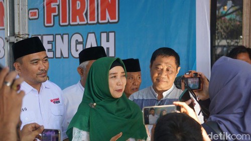 Sitti Rohmi Djalillah saat acara pengukuhan relawan dan srikandi Rohmi-Firin di Kabupaten Lombok Tengah, NTB, Sabtu (10/8/2024). (Foto: Helmy Akbar/detikBali)