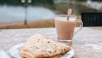 Mirip chai khas India, di Rusia ada racikan Kalmyk Tea. Teh ini dibuat dengan racikan mentega, susu, dan garam. Biasanya juga ditambahkan berbagai rempah. Foto: TasteAtlas