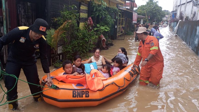 Aliran Deras Banjir Melanda 15 Kelurahan di Balikpapan, Menimbulkan Satu Korban Luka