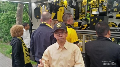 Berkunjung ke Signal Iduna Park Jerman