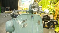 Vespa yang dipamerkan ini merupakan Vespa listrik edisi khusus ini, yang dibuat untuk merayakan perjalanan Slank di dunia musik selama 40 tahun.