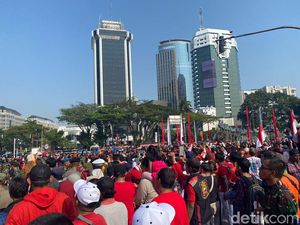 Warga Sengaja Datang Pagi ke Monas Ingin Lihat Kirab Bendera Merah Putih