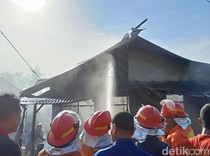 Uang Tunai Rp 70 Juta Hangus Terbakar Bersama Warung Manisan di Palembang