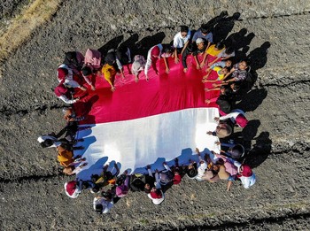 Kita Belajar Sejarah, Tapi Tak Belajar dari Sejarah
