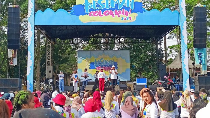 Antusias masyarakat Pagar Alam mengikuti Besemah Color Run 2024