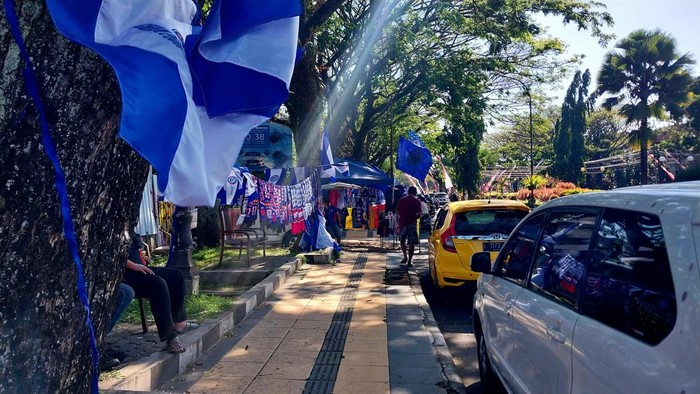 Aremania peringati HUT ke-37 Arema