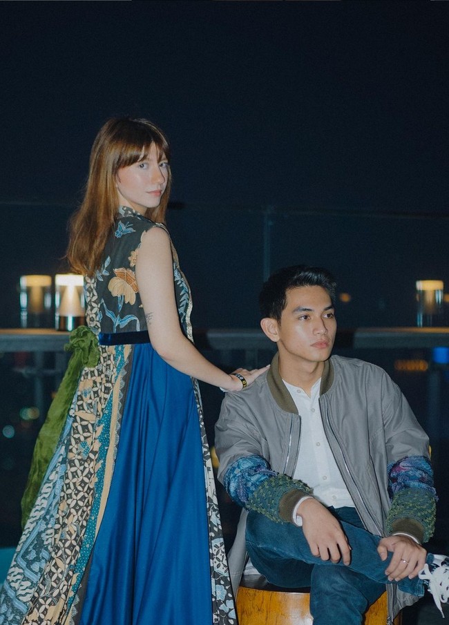 Wanita yang akrab disapa Cassie itu mengaku awal mengenal Ryuken Lie sebagai sosok yang pendiam dan tak tebar pesona.  Foto: Instagram/@cassandraslee